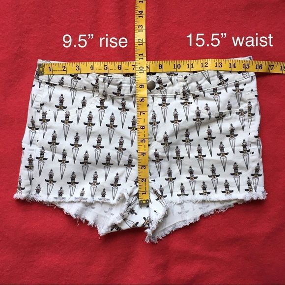 H&M shorts cutoff denim high waisted jean shorts with dagger knife print size 12 - Picture 5 of 14